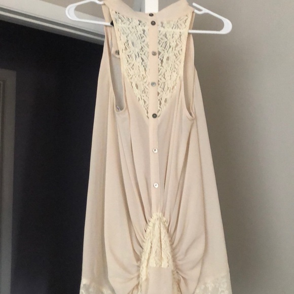 Top from the Buckle - Picture 3 of 3